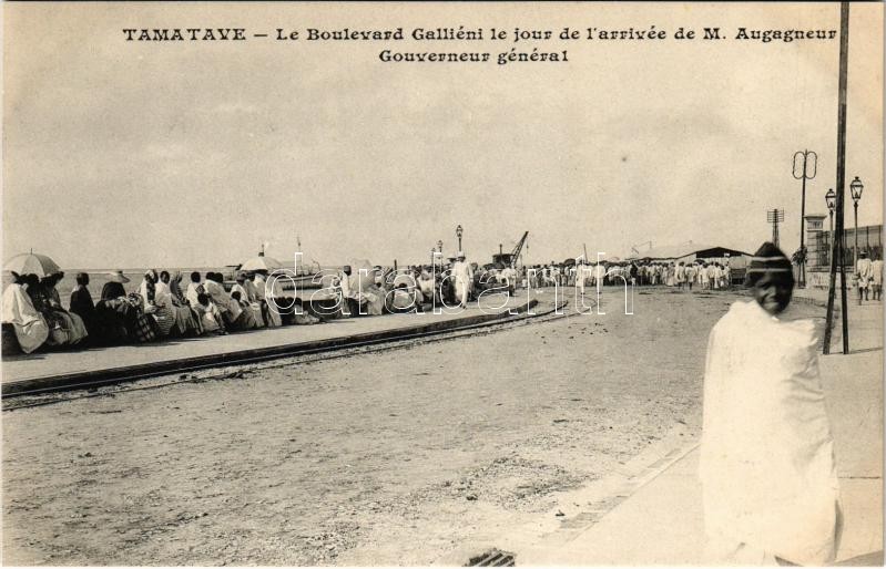 Toamasina, Tamatave; Le Boulevard Galliéni le jour de l'arrivée de M. Augagneur Gouverneur général / Mr. Augagneur Governor General arrival, Madagascar folklore