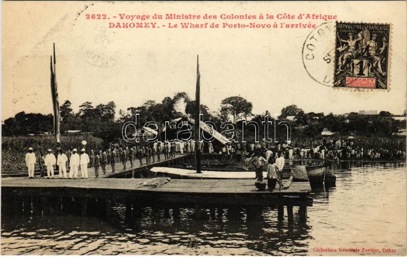 Porto-Novo, Le Wharf de á l'arrivée, Voyage du Ministre des Colonies á la Cote d'Afrique / port, natives coming to greet the Minister