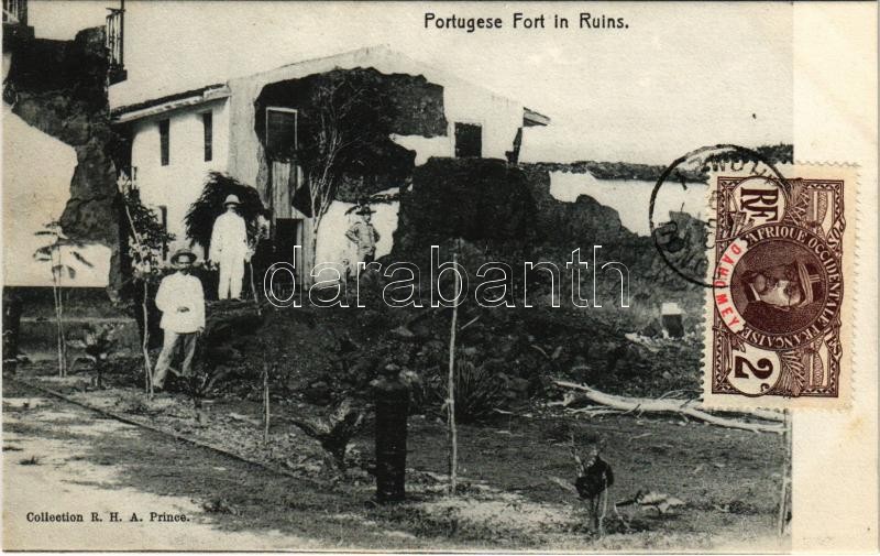 Portugese fort un Ruins / ruins of a fortress