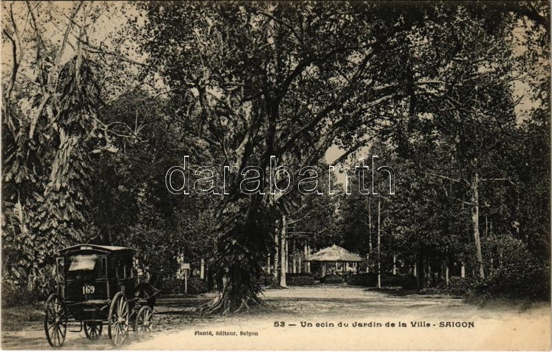 Saigon, Ho Chi Minh City; Un coin du Jardin de la Ville / city garde, horse-drawn carriage