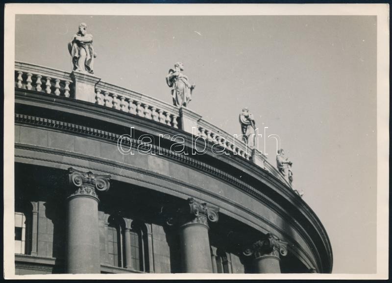cca 1933 Kinszki Imre (1901-1945) budapesti fotóművész hagyatékából, pecséttel jelzett vintage fotó (a Bazilika szobrai), 13x18 cm