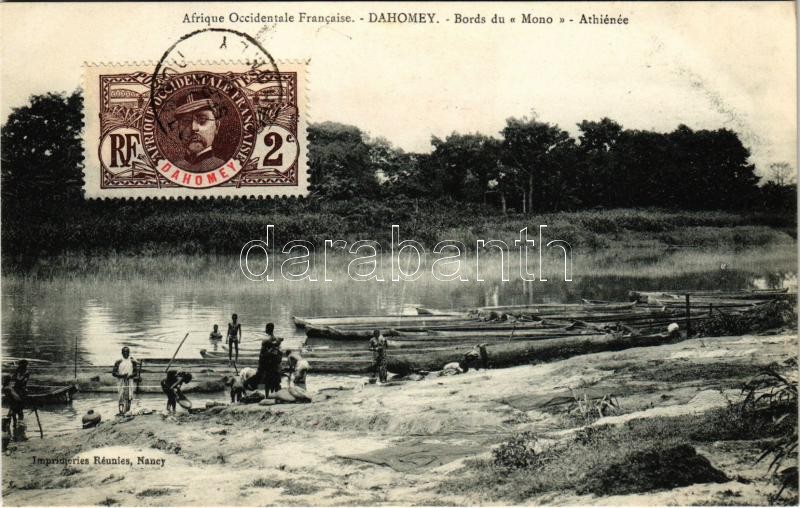 Athiémé, Athiénée; Bords du 'Mono' / pirogues, native canoes