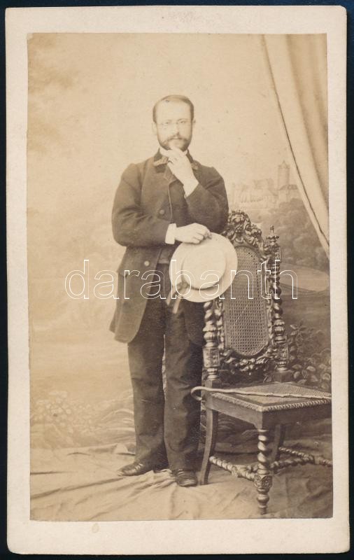 cca 1860 Bernburg, L. Greinner fényképészeti műtermében készült, keményhátú, vintage fotó, vizitkártya méretben, egy ismeretlen magyar család vizitkártya albumából kiemelve, 10x6,3 cm