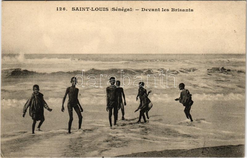 Saint Louis, Devant les Brisants / African childrens play in the sea