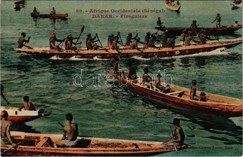 Dakar, Piroguiers / pirogues, canoes