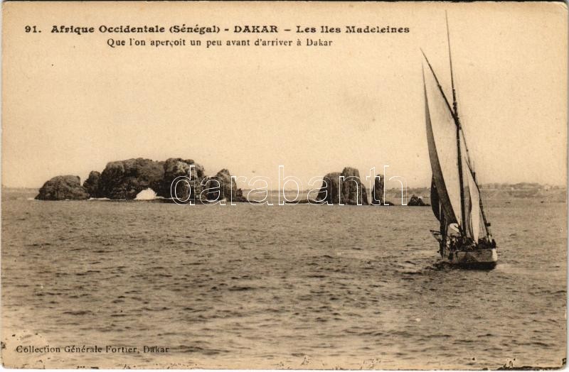 Dakar, Les Iles Madeleines, Que l'on apercoit un peu avant d'arriver / islands, sailboat