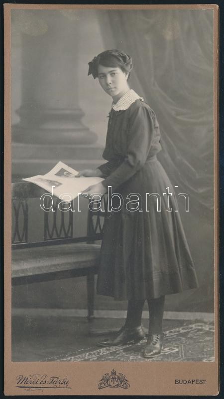 1911 Budapest, Mérei és Társa fényképészek műtermében készült, keményhátú, vintage fotó, Fuchsberg Alice felirattal, 15,8x8,5 cm