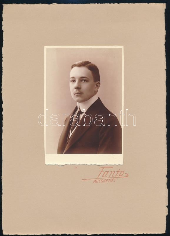 cca 1920 Kecskemét, Fanto (Lipót) fényképész műtermében készült vintage fotó, 10,6x7,6 cm, karton 23,3x16,6 cm