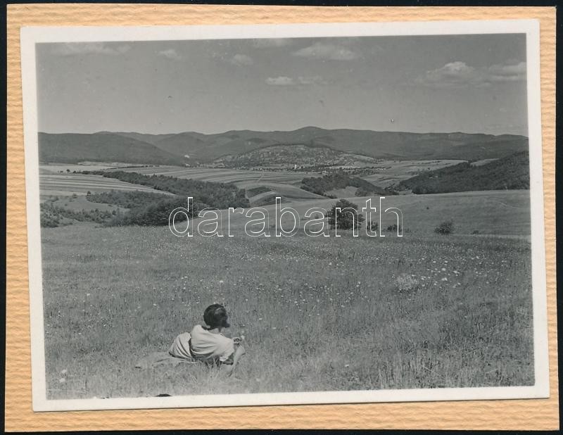 cca 1933 Kinszki Imre (1901-1945) budapesti fotóművész hagyatékából, jelzés nélküli, vintage fotó (Tájkép), a szerző által készített albumból kiemelve, 6,4x8,5 cm