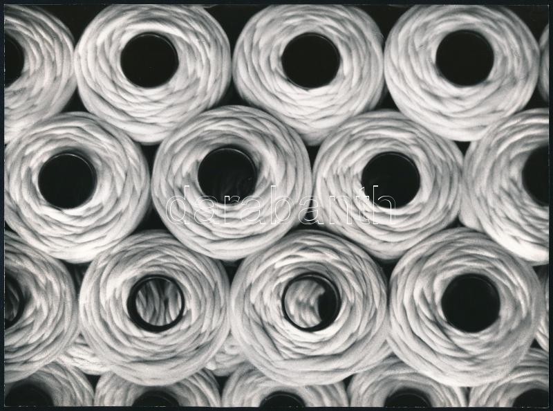 cca 1974 Rezsek György (?-?) nagykanizsai fotóművész pecséttel jelzett vintage fotóművészeti alkotása (Orsók), a magyar fotográfia avantgarde korszakából, 18x24,2 cm