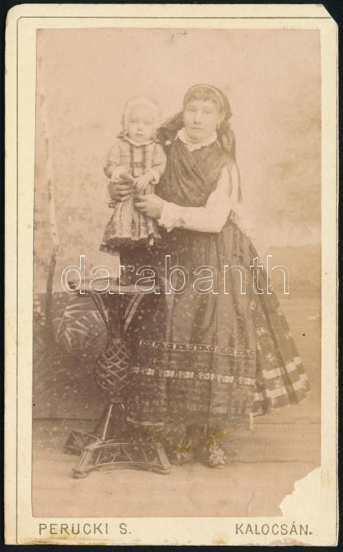 cca 1890 Kalocsa, Perucki Simon fényképész műtermében készült, keményhátú vintage fotó, a kép sarka és alul a karton kissé hiányos, 10,5x6,4 cm