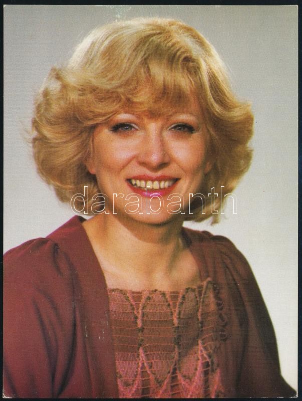 Kudlik Júlia (1945-) magyar újságíró, televíziós műsorvezető, bemondó aláírása az őt ábrázoló fotón