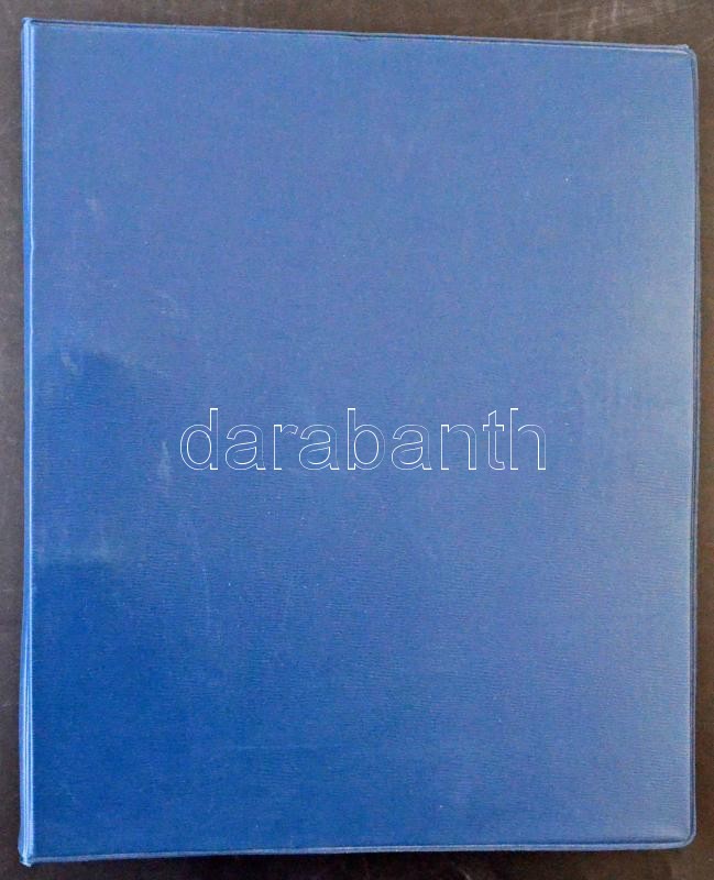 Nagyalakú műbőr éremberakó, 16db berakólappal, összesen 564 férőhellyel, különböző méretű érmék szám...