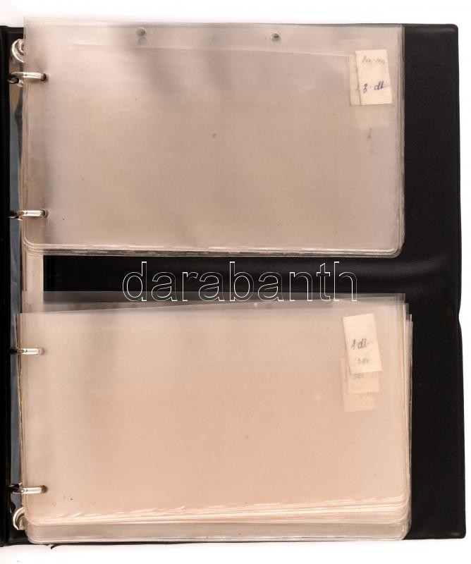 Gyűrűs bankjegytartó album, benne 27db egyes osztású lap. Használt állapotban