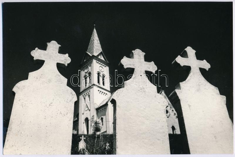 cca 1976 Görbe Ferenc: Karancssági templom, feliratozott vintage fotóművészeti alkotás, 15,8x24 cm