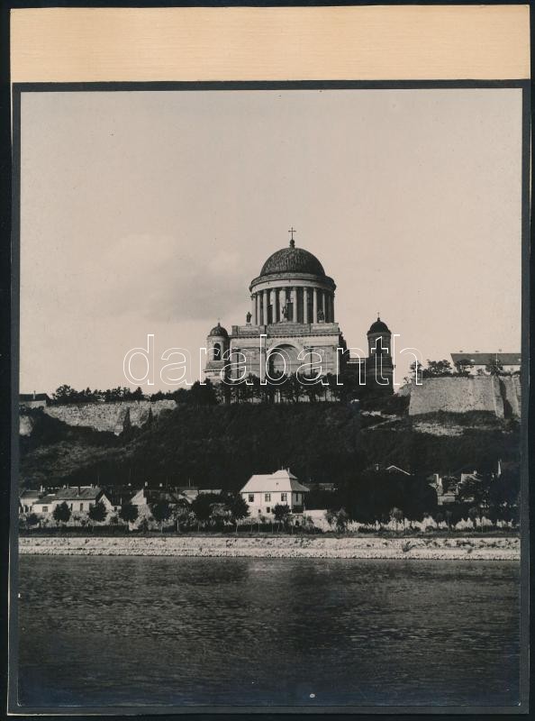 cca 1930 Esztergom látképe, Unghváry Iván János budapesti fotóművész hagyatékából aláírt vintage fotó, kasírozva, 22,5x17,5 cm, karton 25x18,6 cm