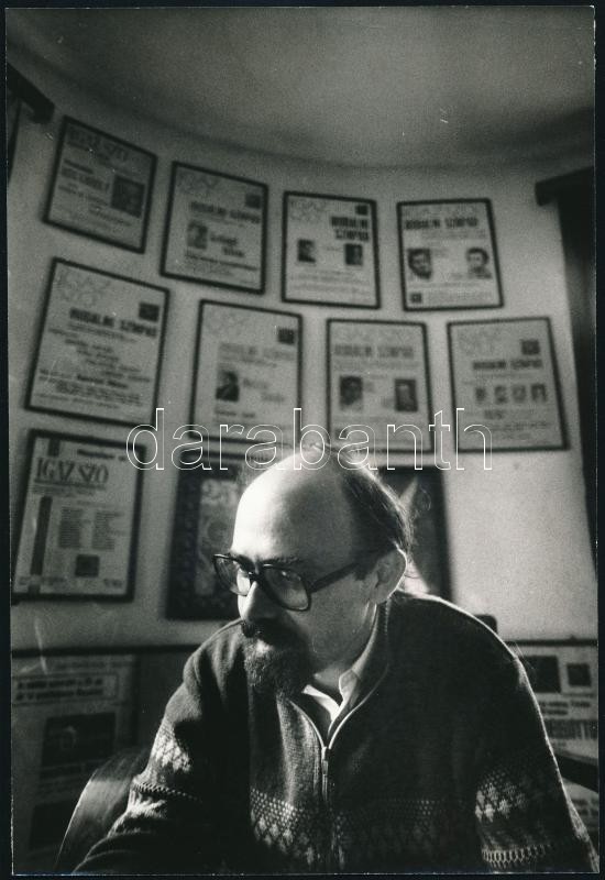 cca 1990 Markó Béla erdélyi politikus, Varga feliratú vintage fotó, a néhai Képes7 archívumából, 24x16,2 cm