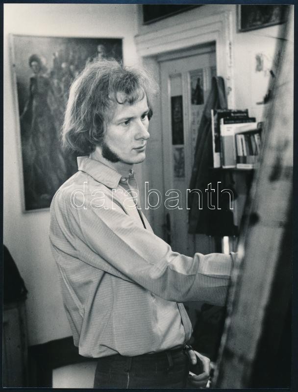 cca 1983 Hegedűs Vilmos festőművészről készült vintage fotó, Várnai György felvétele, feliratozva, 24x18 cm