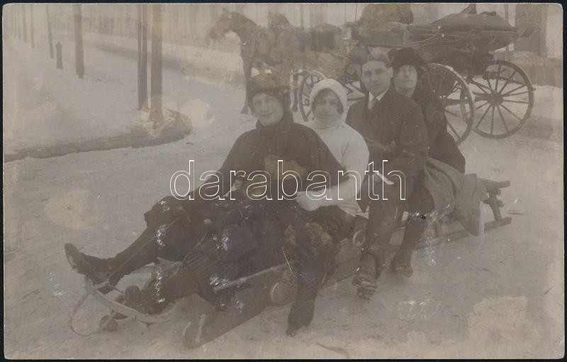 cca 1925 Marosvásárhely, Kántor János fényképész nevével jelzett vintage fotó (szánkó, hintó), 8,8x13,8 cm