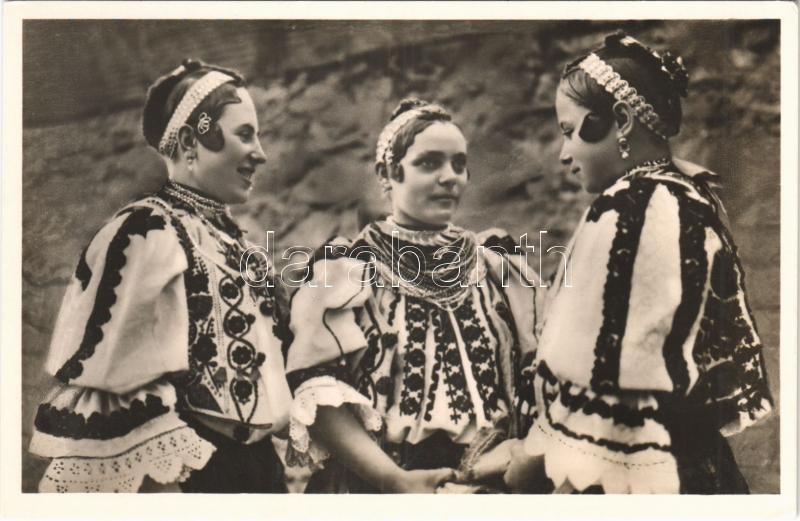 1939 Baranyai sokác leányok, magyar folklór / Hungarian folklore ...