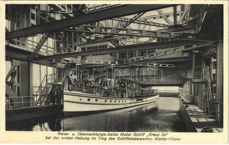 Reise- u. Übernachtungs-Salon Motor Schiff "Kreuz As" bei der ersten Hebung im Trog des Schiffshebewerkes Nieder-Finow / motor ship in the Niederfinow boat lift, Motoros hajó a Niederfinow-i hajóliftben.