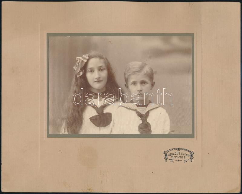 cca 1910 Szentes, Hegedűs V. utóda fényképészeti műtermében készült vintage fotó, 10,1x15 cm, karton 19,8x24,7 cm