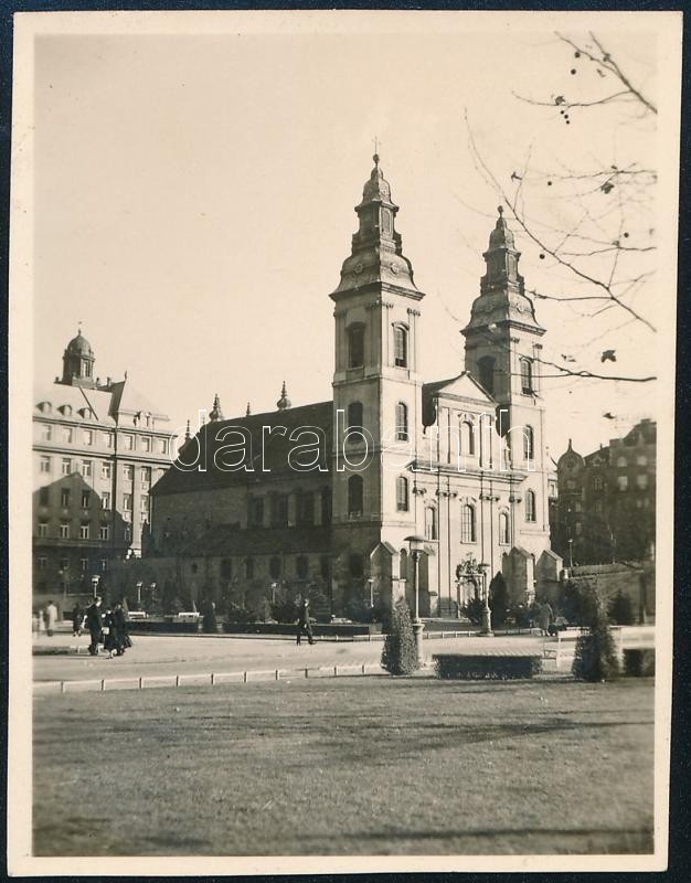 cca 1932 Kinszki Imre (1901-1945) budapesti fotóművész hagyatékából, jelzés nélküli vintage fotó (városkép), 5,8x4,5 cm