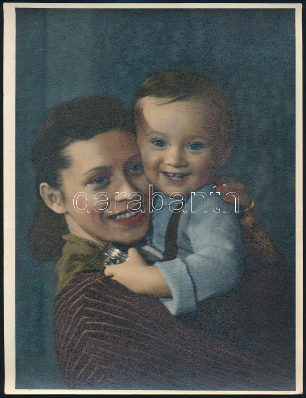 cca 1950 Színezett műtermi fotó, 23,4x17,8 cm