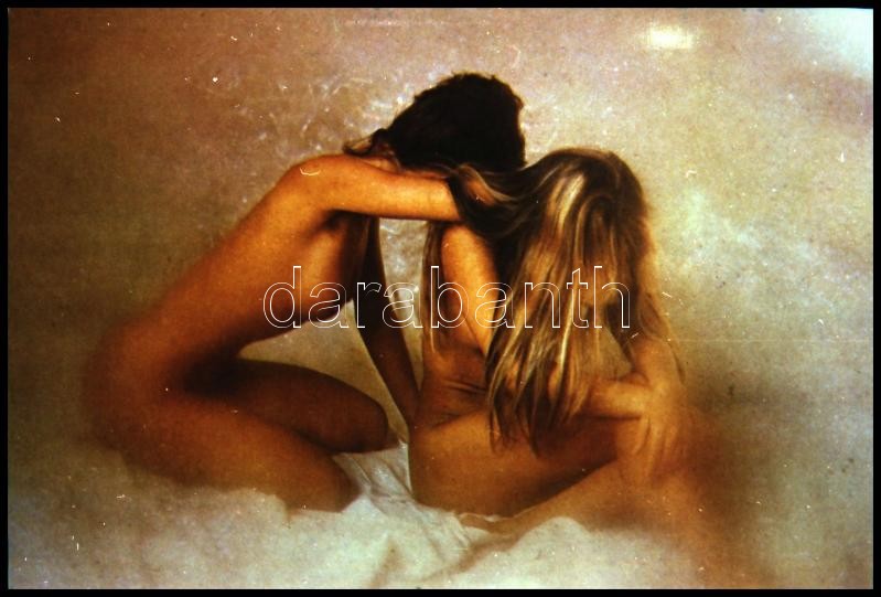cca 1987 Aktok vegyesen, szolidan erotikus felvételek, 20 db vintage NEGATÍV, 36x24 mm
