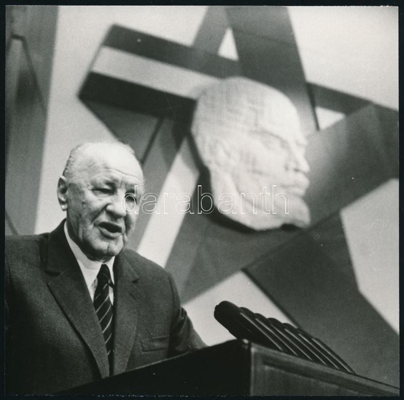 1985 Kádár János (1912-1989) politikus az MSZMP XIII. Kongresszusán, vintage sajtófotó, 16,5x16,7 cm