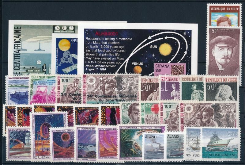 Külföldi bélyegek vegyesen 2 stecklapon: 39 klf bélyeg és 4 klf blokk, 39 different stamps + 4 blocks