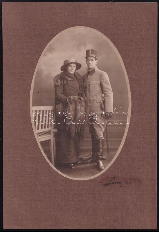 1914 Budapest, Labori fényképész műtermében készült vintage fotó, a katona háborúba indulása előtt, 19x12,5 cm, karton 29x19,8 cm