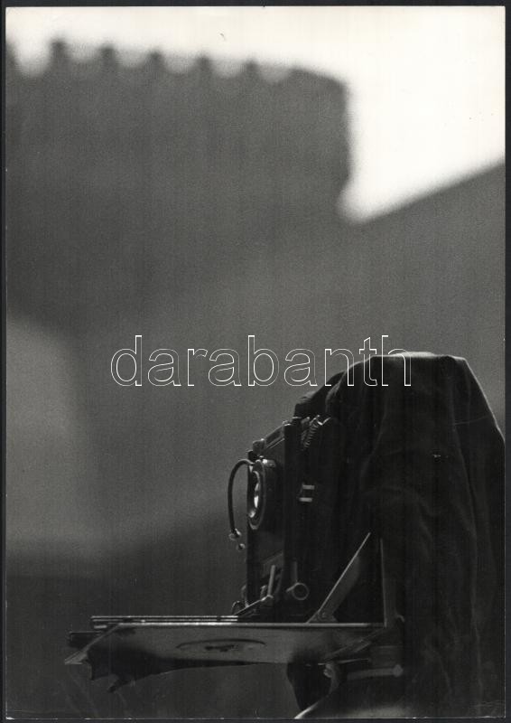1986 Arató Tibor budapesti fotóművész pecséttel jelzett vintage fotóművészeti alkotása (Ódon falak), szélén törésnyomok, 39,8x28 cm