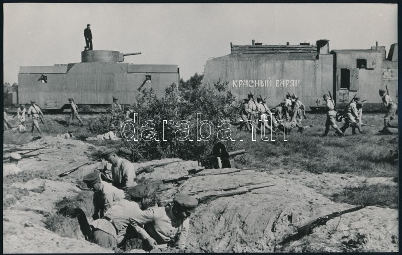 cca 1918 Páncélvonat orosz felirattal, 1 db vintage produkciós filmfotó, 15,3x24 cm