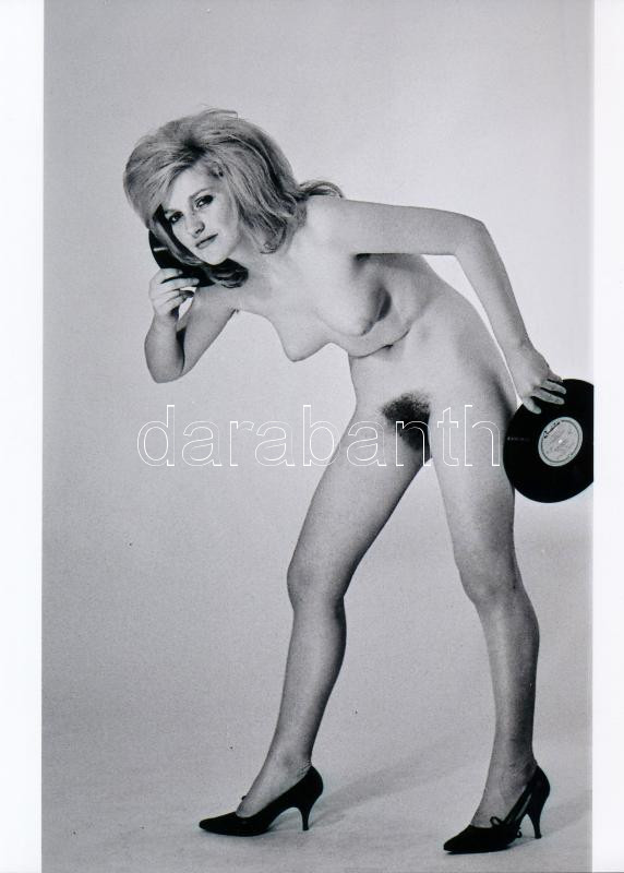 cca 1973 A lemezlovas - a jó buli érdekében - mindent belead, szolidan erotikus felvétel, 1 db modern nagyítás, 21x15 cm