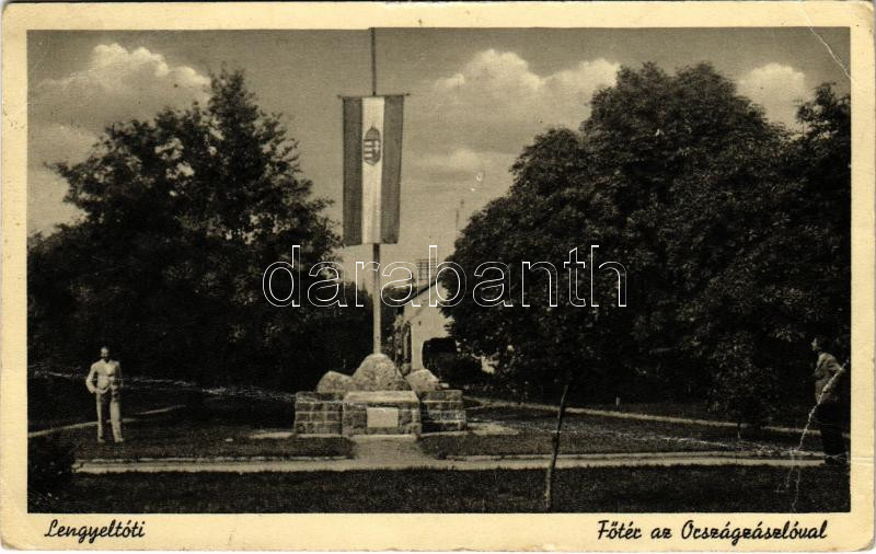 1939 Lengyeltóti, Fő tér, Országzászló