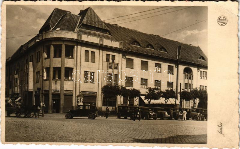 Zombor, Sombor; tér, automobilok, Weidinger üzlete / square, automobiles, shops. Vig photo