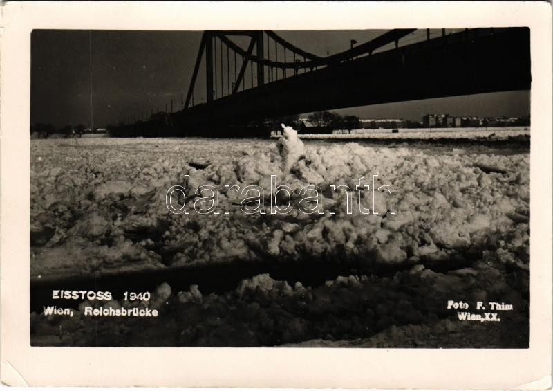 Wien, Vienna, Bécs; Eisstoss bei Reichsbrücke. Foto F. Thim / Ice jam on the Danube river