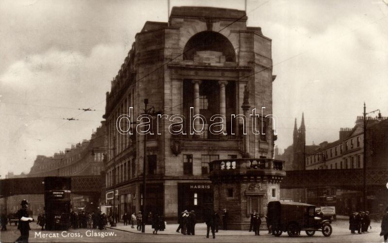 Glasgow, Mercat Cross with the shop of Harris, autobus, automobile