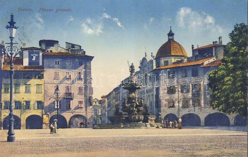 Trento, Piazza Grande / square, fountain