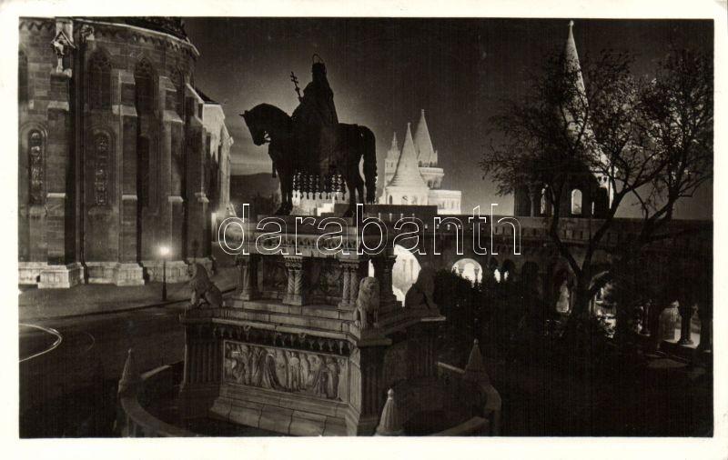 Budapest I. Szent István szobra éjjel