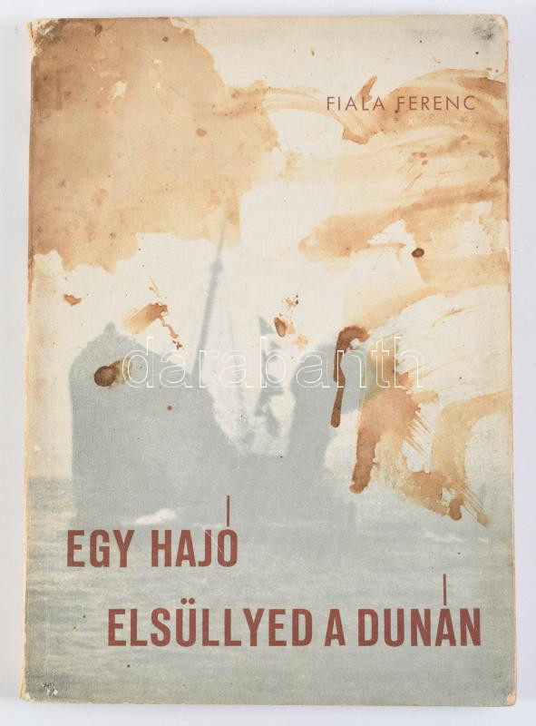 Fiala Ferenc: Egy hajó elsüllyed a Dunán. München, 1960, Mikes Kelemen Kör, 142 p. Emigráns kiadás. Fiala Ferenc (1904-1988) újságíró, szerkesztő. A magyarországi nemzetiszocialista mozgalom kezdeményezője, a Nyilaskeresztes Párt sajtóügyeinek irányítója. 1944-ben a Nyilaskeresztes Párt - Hungarista Mozgalom sajtófőnöke, az Összetartás című lap szerkesztője, a Pesti Újság és a Magyarság politikai főmunkatársa és vezércikkírója.  1946-ban a Népbíróság mint háborús bűnöst golyó általi halálra ítélte, amit később életfogytiglani fegyházra változtatták, mivel emberséges magatartását zsidó tanúk igazolták. Majdnem 12 évet töltött börtönben, ahonnan 1956 októberében szabadították ki szabadságharcosok.  Kiadói papírkötés, foltos borítóval.