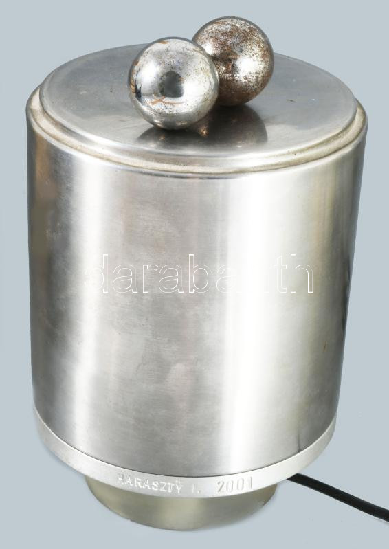 Haraszty István (1934-2022): Kettecskén. Kinetikus szobor. Rozsdamentes acél elektromos kialakítással. A golyók mozognak. Jelzett az oldalán: "HARASZTY I. 2001". Készült 2 példányban, párdarabja amerikai magángyűjteményben található. Fém, elektromotor, mágnes, m: 16 cm. Reprodukálva: Frank János - Papp Tibor - Wehner Tibor: Haraszty. Bp., 2005, 123. oldal. A tétel a Pulay Ede utcai galériánkban tekinthető meg és vehető át!   ///  István Haraszty (1934?2022): Kettecskén. Kinetic stainless-steel sculpture with electrical design. Signed on the side: "HARASZTY I. 2001". Made in 2 copies; its pair is in an American private collection. height: 16 cm. Reproduced in: János Frank - Tibor Papp - Tibor Wehner: Haraszty. Budapest, 2005, 123p.