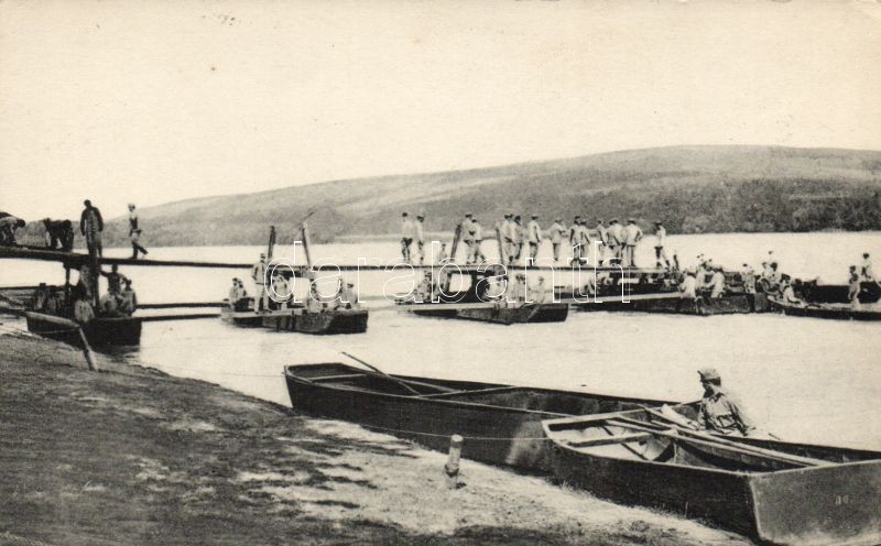 WWI military,  temporary war bridge construction, boats, Első világháborús katonai lap, ideiglenes katonai híd építése, csónakok