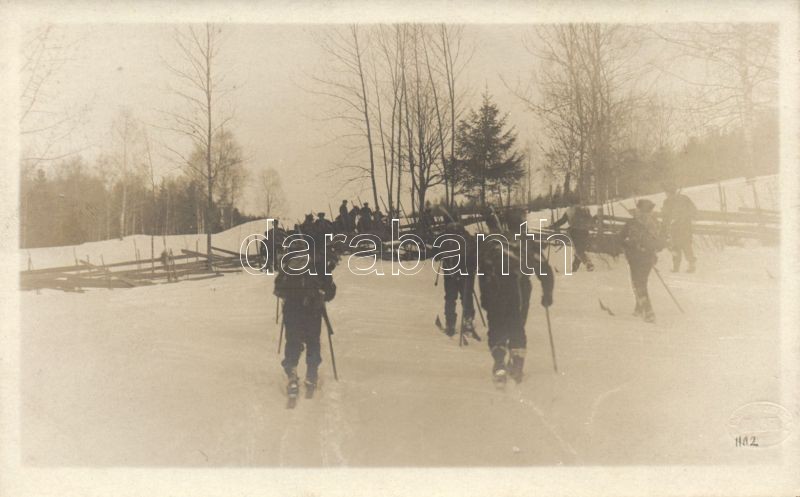 WWI Swedish military, skiing soldiers in the snow, photo, Első világháborús svéd katonai lap, síelő katonák a hóban, photo