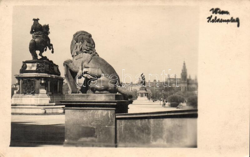 Vienna Heroes Square