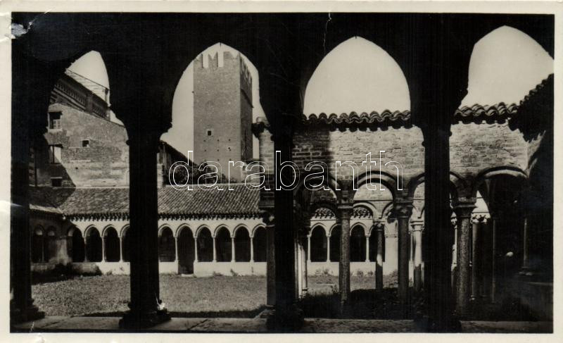 Verona Basilica di San Zeno, cloister