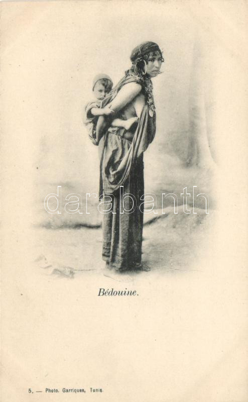 Bedouin folklore, woman with her child, Beduin folklór