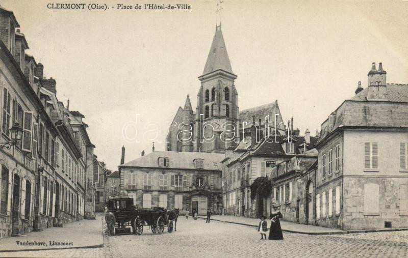 Clermont, Oise; Place de l'Hotel de Ville / square