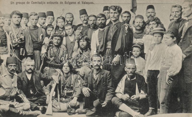 Un groupe de Comitadjis entoures de Bulgares et Valaques / Bulgarian freedom-fighters (komitadjis), Vlachs, Komitácsik csapata, körülöttük bolgárok és vlachok